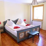 Guest house Familie Lampersberger 3*