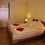 Familie Lampersberger Guest house 3*