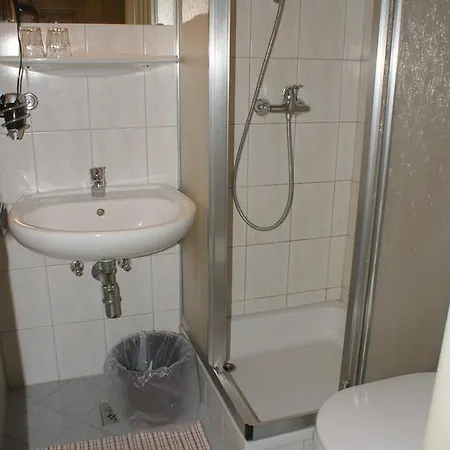 Familie Lampersberger Gasthof Sachsenburg