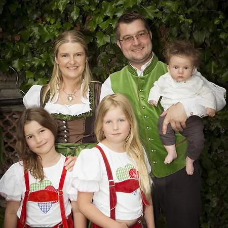 Familie Lampersberger Gasthof *