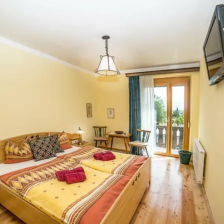 Familie Lampersberger Gasthof Sachsenburg